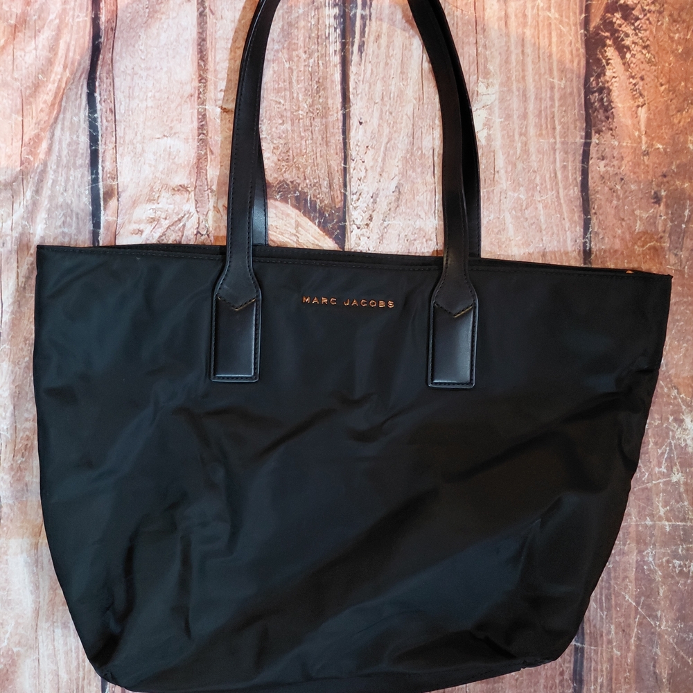 Marc Jacobs Elegant Black Tote